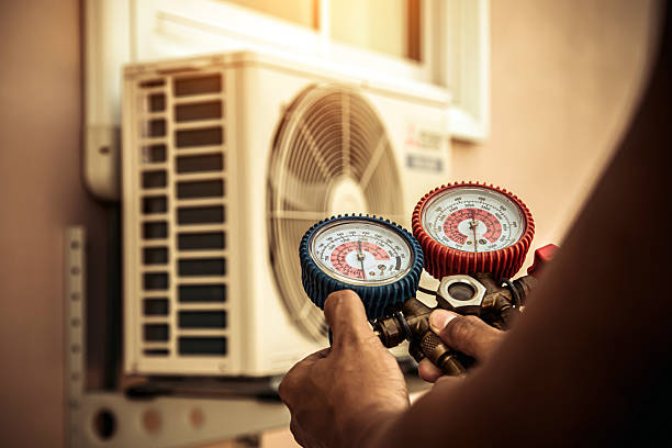 Professional Ac Installation technician working in Worth, IL